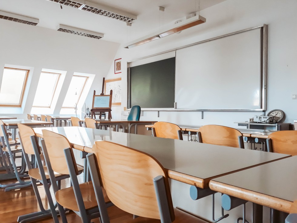 Empty classroom from @9_fingers_ via Twenty20